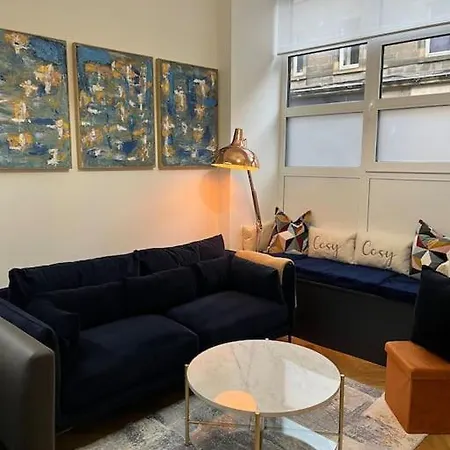 Cosy Apartment, Free Street Parking Apartment *