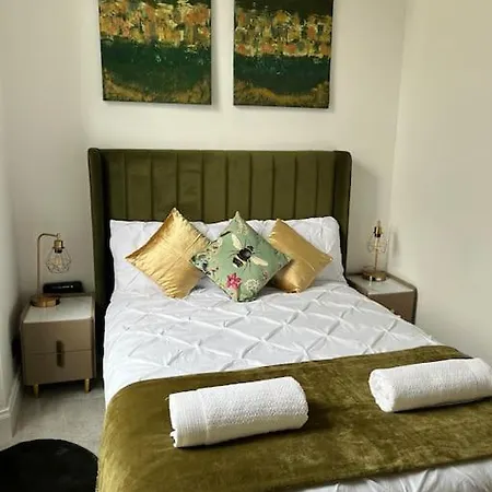 Cosy Apartment, Free Street Parking