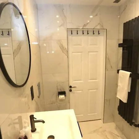 아파트 Cosy Apartment, Free Street Parking *