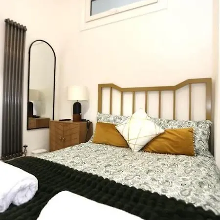Cosy Apartment, Free Street Parking Apartment