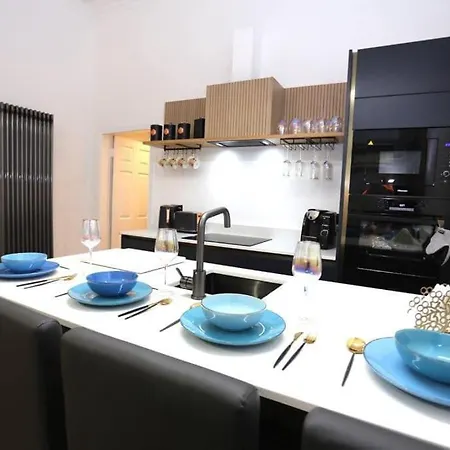 Cosy Apartment, Free Street Parking