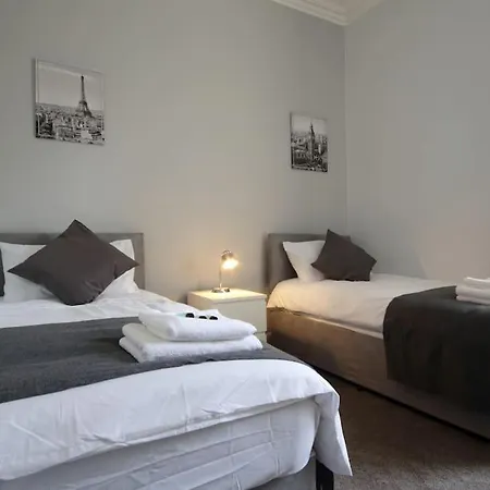 Modern Centre In Hub Apartment *
