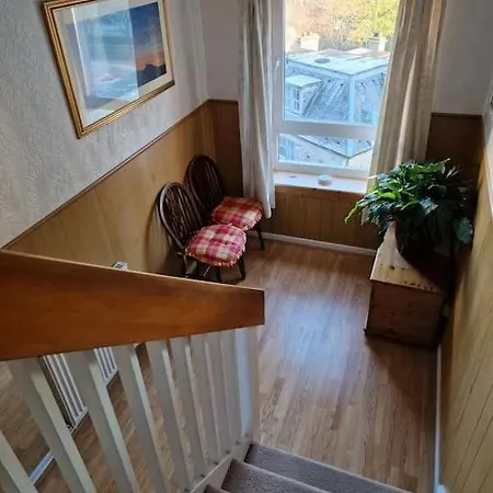 Idyll To Chill Beneath The Crags! Apartment Edinburgh