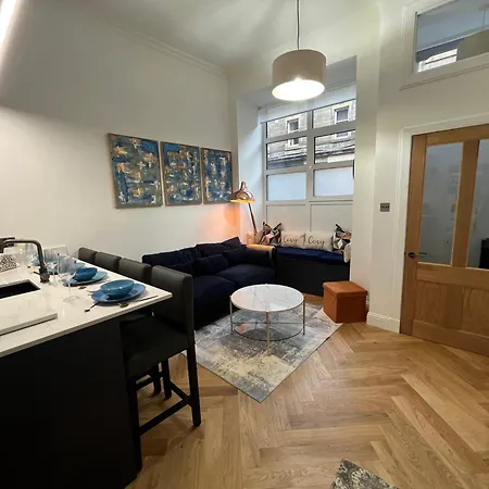 Cosy Apartment, Free Street Parking * Edinburgh