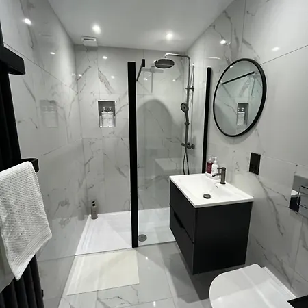 Cosy Apartment, Free Street Parking Apartment *