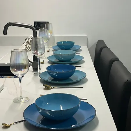 Cosy Apartment, Free Street Parking Apartment