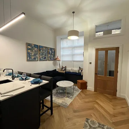 Cosy Apartment, Free Street Parking Apartment *