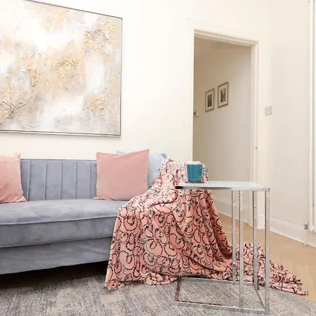 Appartement City Centre Modern Flat For 2 Adults And 1 Child *