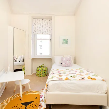 City Centre Modern Flat For 2 Adults And 1 Child Appartement