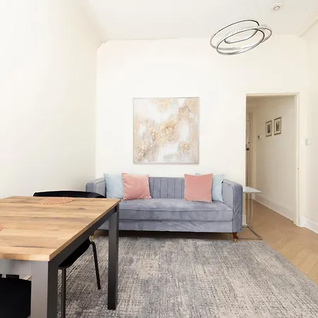 Appartement City Centre Modern Flat For 2 Adults And 1 Child