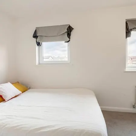 Superb Townhouse Silent Ferienhaus EDI
