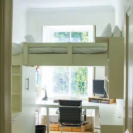 Apartment Artist Colony With Sauna And Private Garden, And Easy Walk To Centre *