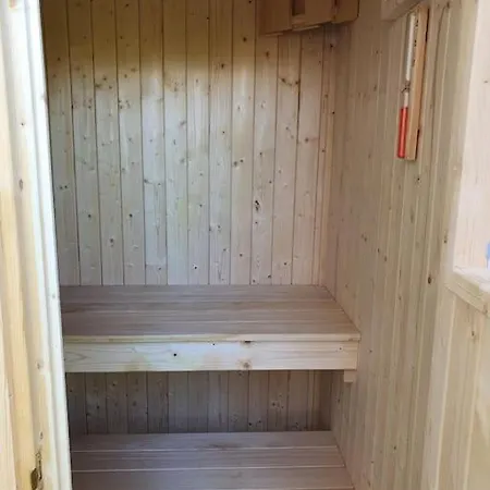 Artist Colony With Sauna And Private Garden, And Easy Walk To Centre