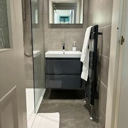 Apartment Artist Colony With Sauna And Private Garden, And Easy Walk To Centre Edinburgh