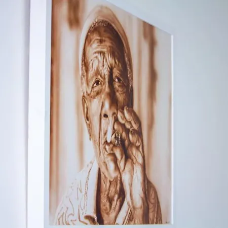 Artist Colony With Sauna And Private Garden, And Easy Walk To Centre