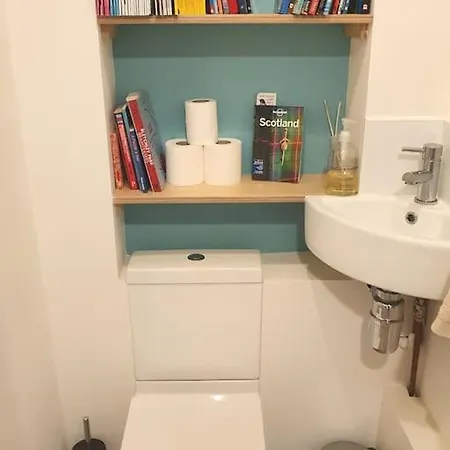 Апартаменты Artist Colony With Sauna And Private Garden, And Easy Walk To Centre