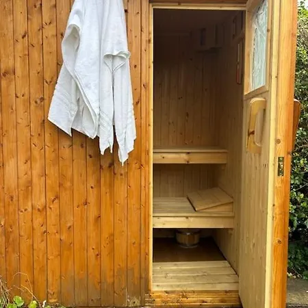 Apartment Artist Colony With Sauna And Private Garden, And Easy Walk To Centre Edinburgh