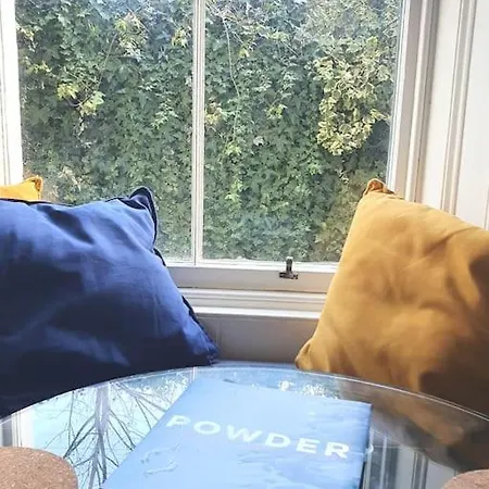 Artist Colony With Sauna And Private Garden, And Easy Walk To Centre Апартаменты