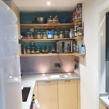 Apartment Artist Colony With Sauna And Private Garden, And Easy Walk To Centre *