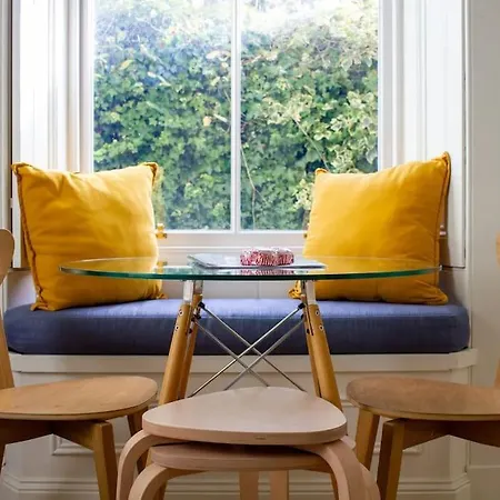 Artist Colony With Sauna And Private Garden, And Easy Walk To Centre Apartamento