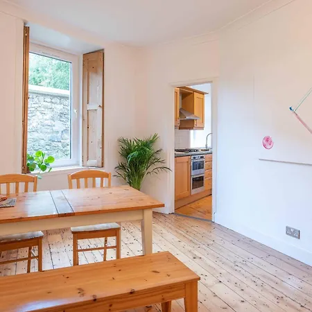 Artists Flat 7 Min To R Mile *