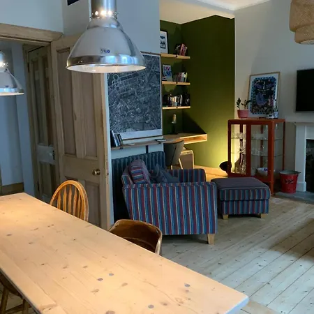 Charmingly Rustic 2bd Flat With Garden