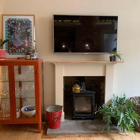 Charmingly Rustic 2bd Flat With Garden *