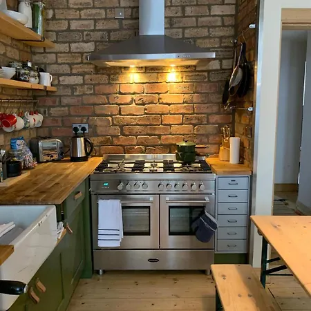 Apartment Charmingly Rustic 2bd Flat With Garden