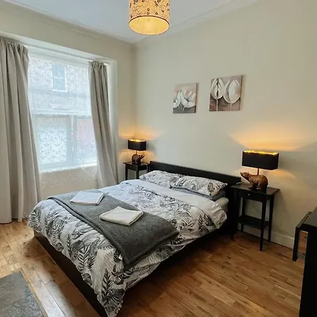 Centre 2 Bedroom Close To Castle&university Edinburgh
