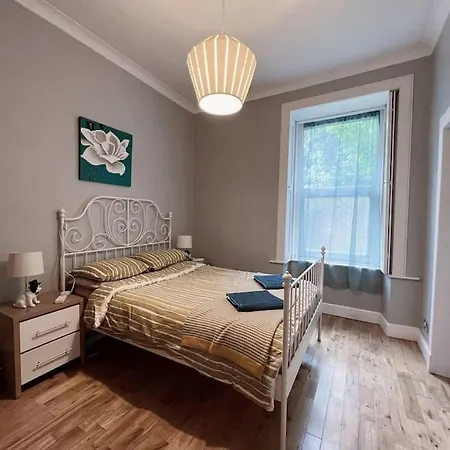 Centre 2 Bedroom Close To Castle&university