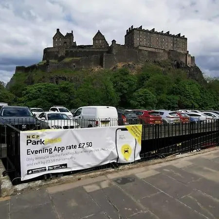 Centre 2 Bedroom Close To Castle&university Edinburgh