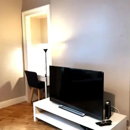Apartment Centre 2 Bedroom Close To Castle&university *