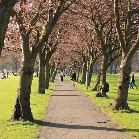 Apartment Centre 2 Bedroom Close To Castle&university Edinburgh
