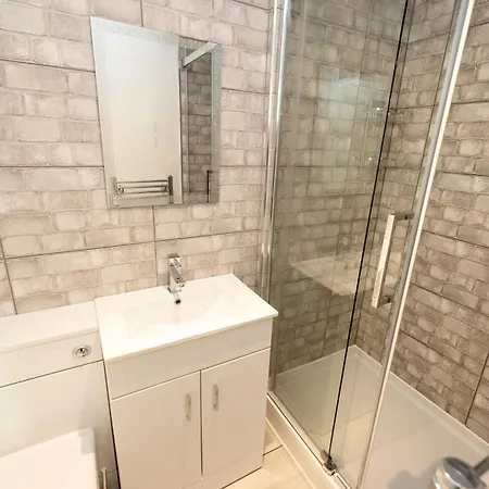 Апартаменты Joivy Beautiful Apartment, Private Garden, Calton Hill Эдинбург