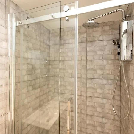 Joivy Beautiful Apartment, Private Garden, Calton Hill Edinburgh