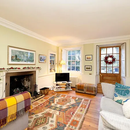 Apartment Joivy Beautiful Apartment, Private Garden, Calton Hill *