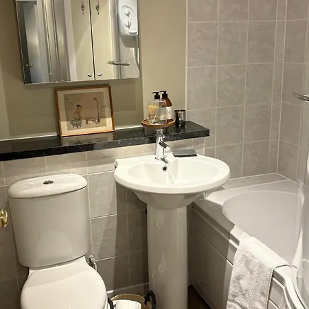Stunning 1bd Flat In Centre - Pass The Keys * Edinburgh