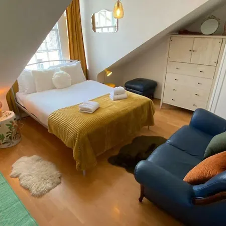 Charming 3 Bedroom In The Heart Of Vibrant Old Town