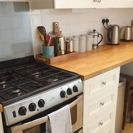 Charming 3 Bedroom In The Heart Of Vibrant Old Town Edinburgh