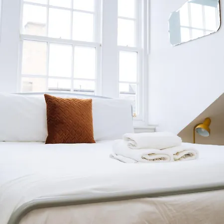 Charming 3 Bedroom In The Heart Of Vibrant Old Town