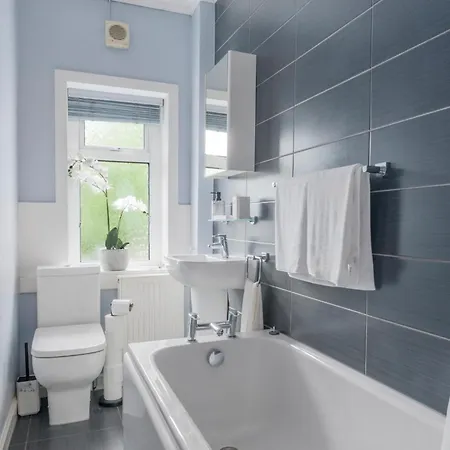 Apartamento 3 Bedrooms Bungalow, Sleeps 6, Free Parking With Garden *
