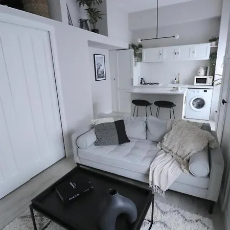 Modern Flat In エディンバラ