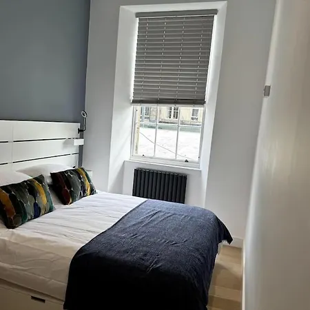 Modern Centre In * Edinburgh