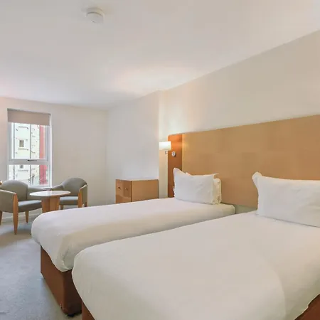 Holyrood Apartahotel