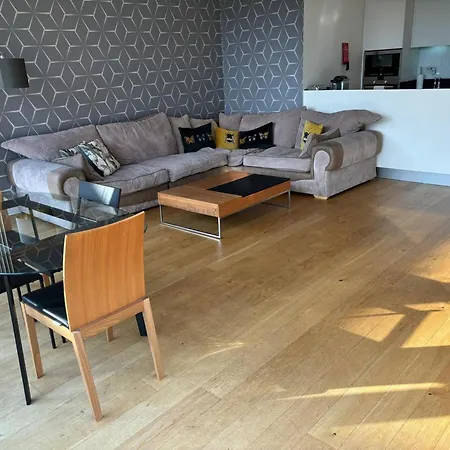 Stunning Park View Quartermile Close Proximity To Castle Edinburgh