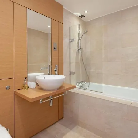 Extremely Quartermile Near To Castle And *