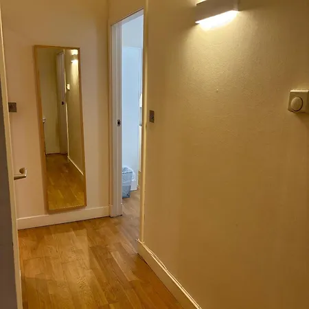 Extremely Quartermile Near Castle And