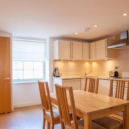 Aparthotel Cs Exclusive Of Princess Street West End Edimburgo