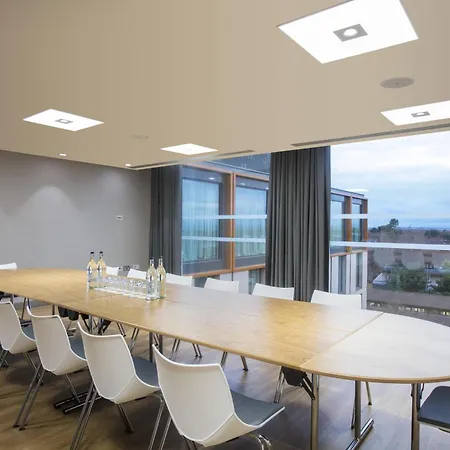 Ξενοδοχείο Courtyard By Marriott West 4*