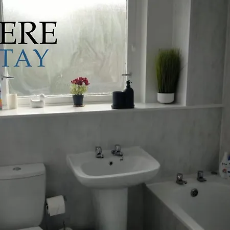 Lovely 2 Bedroom House Дом отдыха Эдинбург